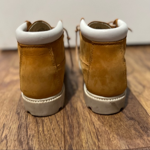 Women’s white trimmed Timberline boots - Picture 6 of 6